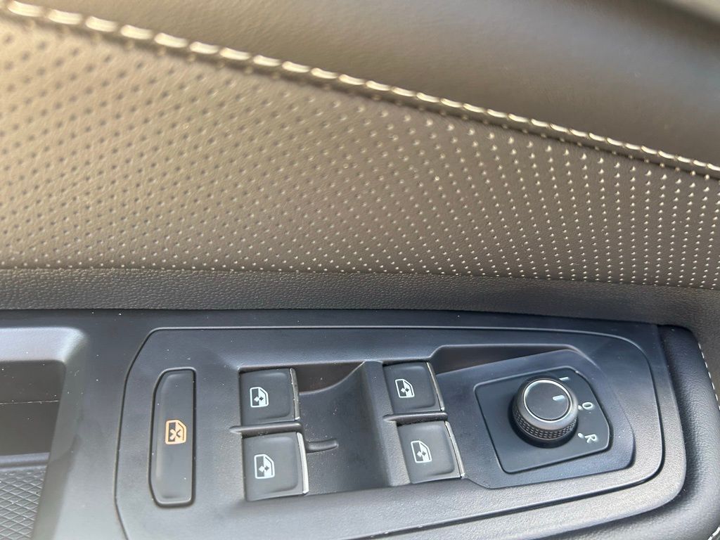 2025 Volkswagen Atlas Cross Sport 2.0T SE w/Technology Tampa FL