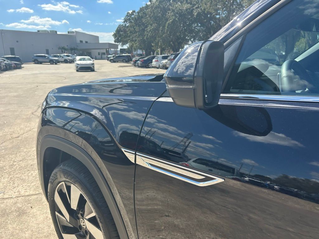 2025 Volkswagen Atlas Cross Sport 2.0T SE w/Technology Tampa FL