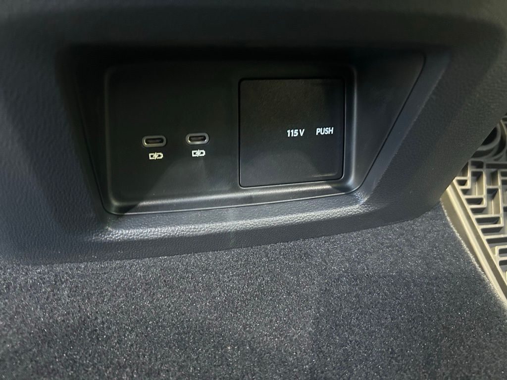 2025 Volkswagen Atlas Cross Sport 2.0T SE w/Technology Tampa FL