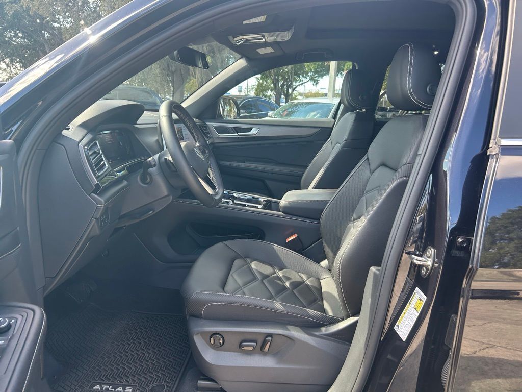 2025 Volkswagen Atlas Cross Sport 2.0T SE w/Technology Tampa FL