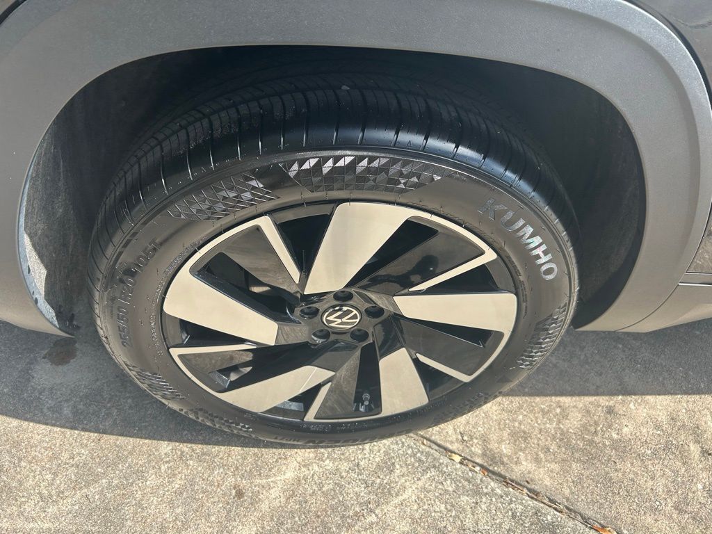 2025 Volkswagen Atlas Cross Sport 2.0T SE w/Technology Tampa FL