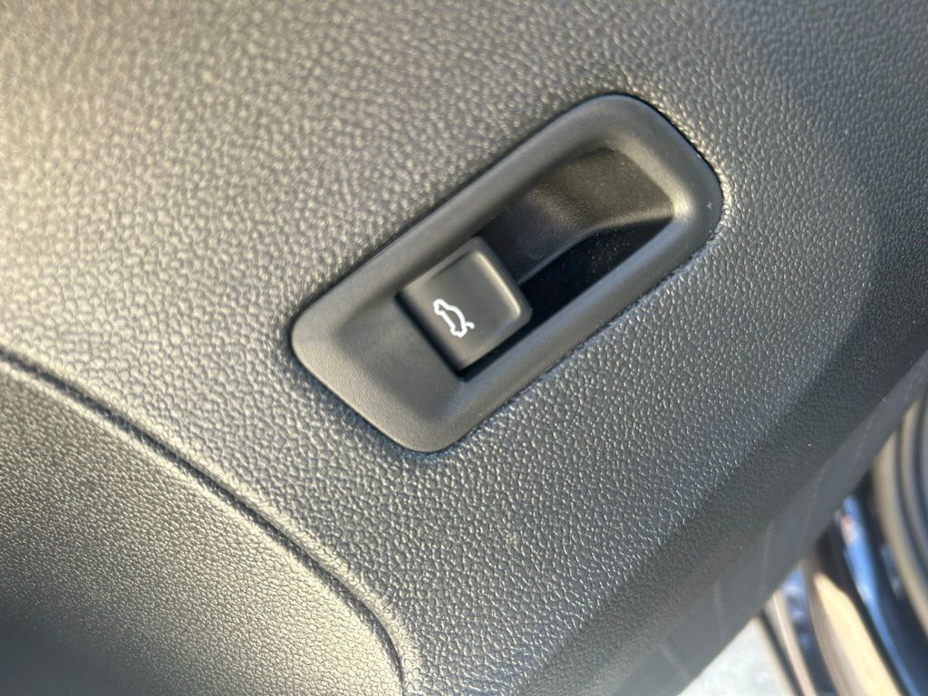 2025 Volkswagen Atlas Cross Sport 2.0T SE w/Technology Tampa FL