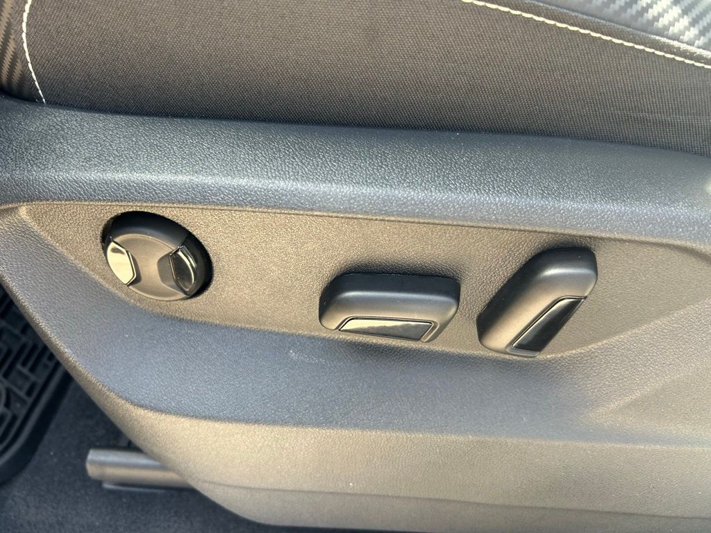 2025 Volkswagen Atlas Cross Sport 2.0T SE w/Technology Tampa FL