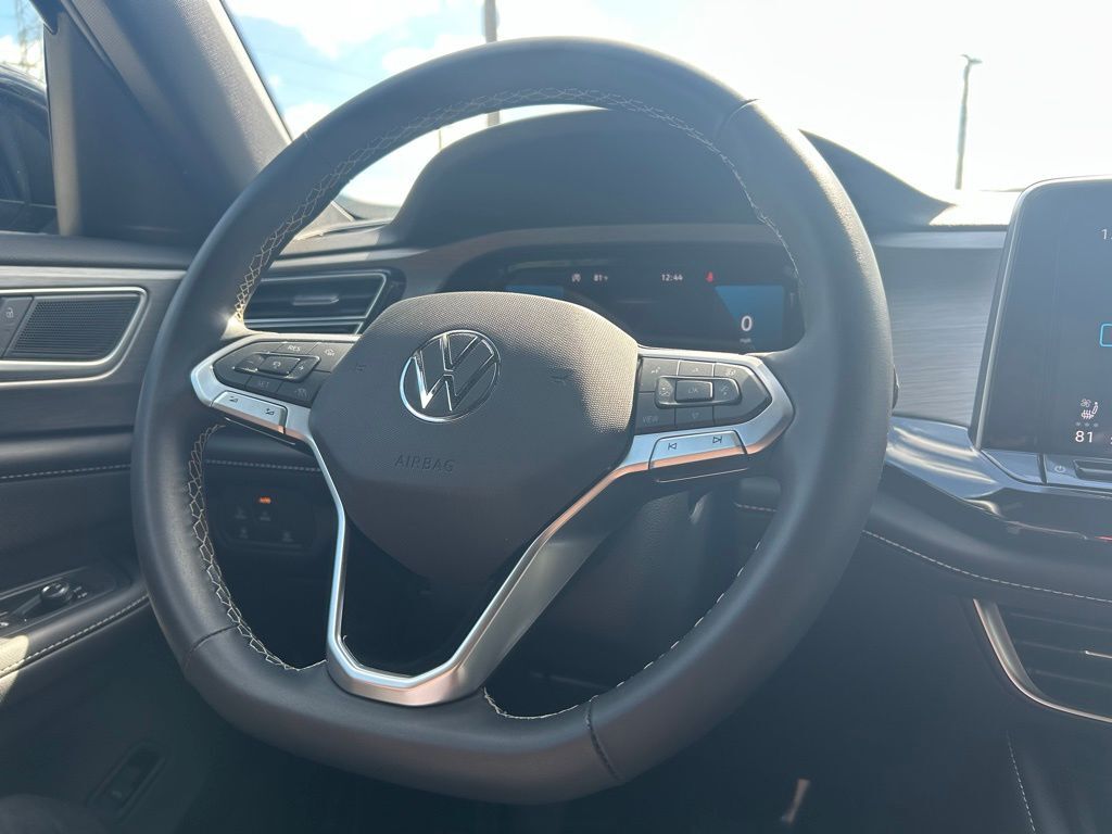 2025 Volkswagen Atlas Cross Sport 2.0T SE w/Technology Tampa FL