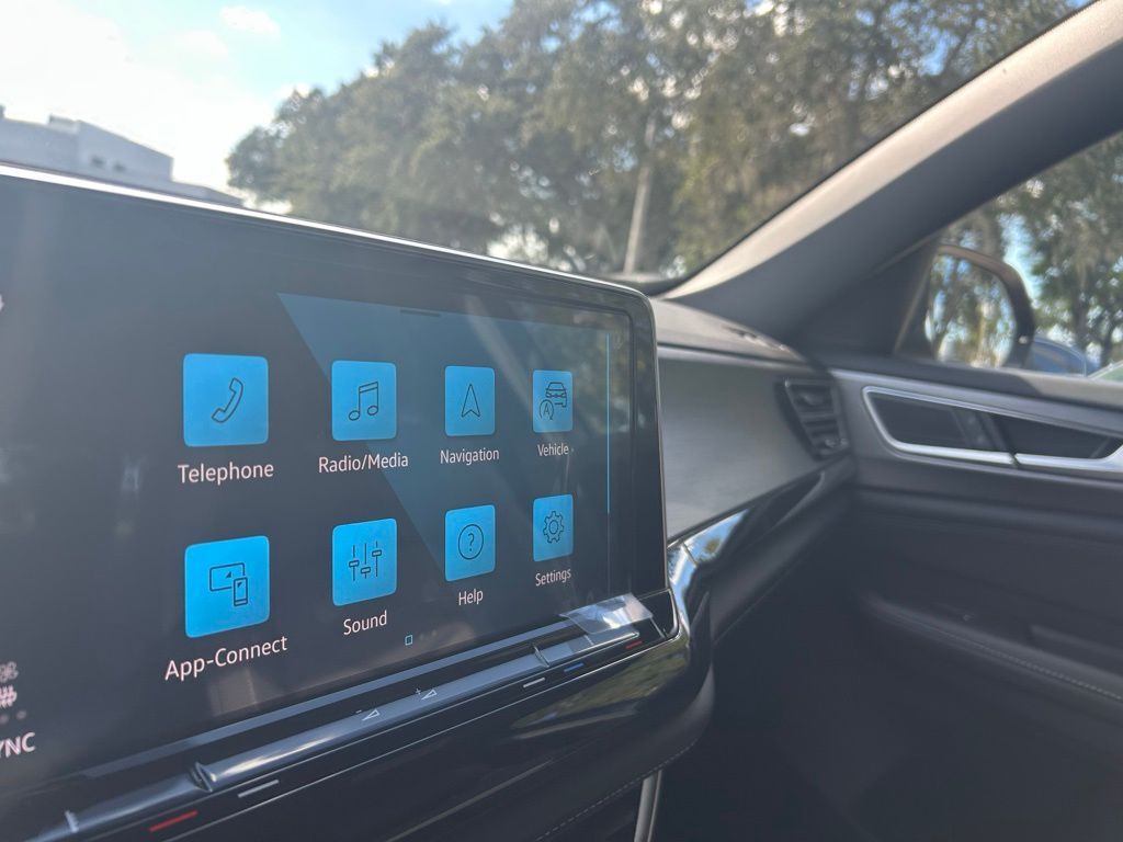 2025 Volkswagen Atlas Cross Sport 2.0T SE w/Technology Tampa FL