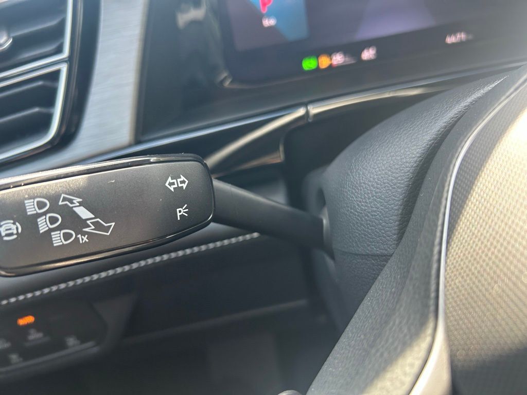 2025 Volkswagen Atlas Cross Sport 2.0T SE w/Technology Tampa FL