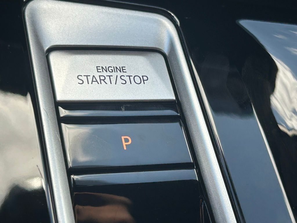 2025 Volkswagen Atlas Cross Sport 2.0T SE w/Technology Tampa FL