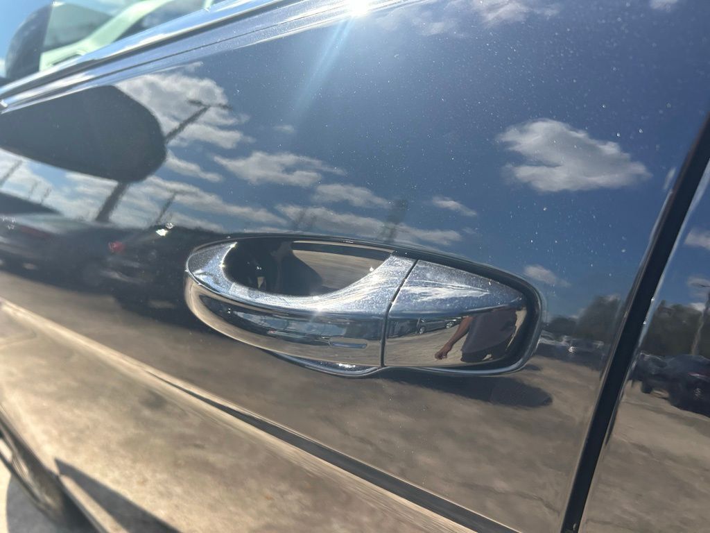 2025 Volkswagen Atlas Cross Sport 2.0T SE w/Technology Tampa FL