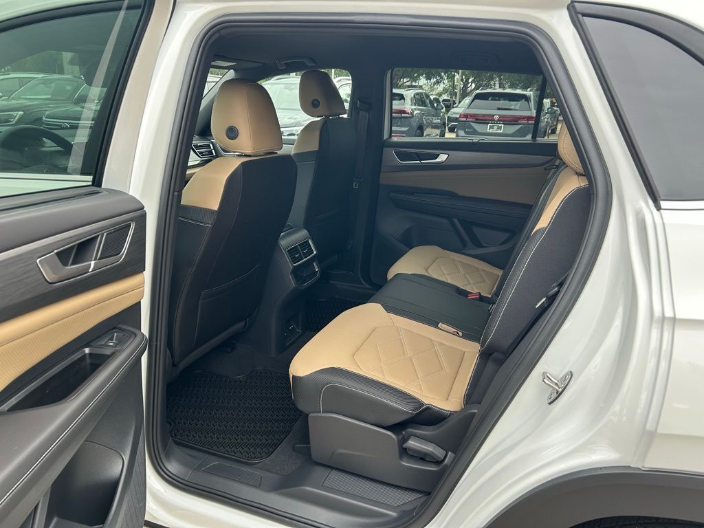 2025 Volkswagen Atlas Cross Sport 2.0T SE w/Technology Tampa FL
