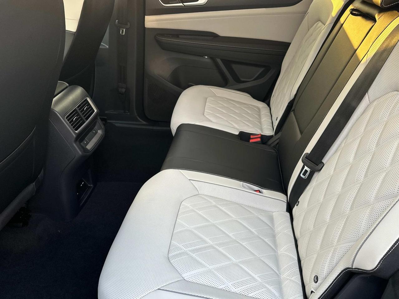 2025 Volkswagen Atlas Cross Sport 2.0T SEL Premium R-Line Woodbridge VA