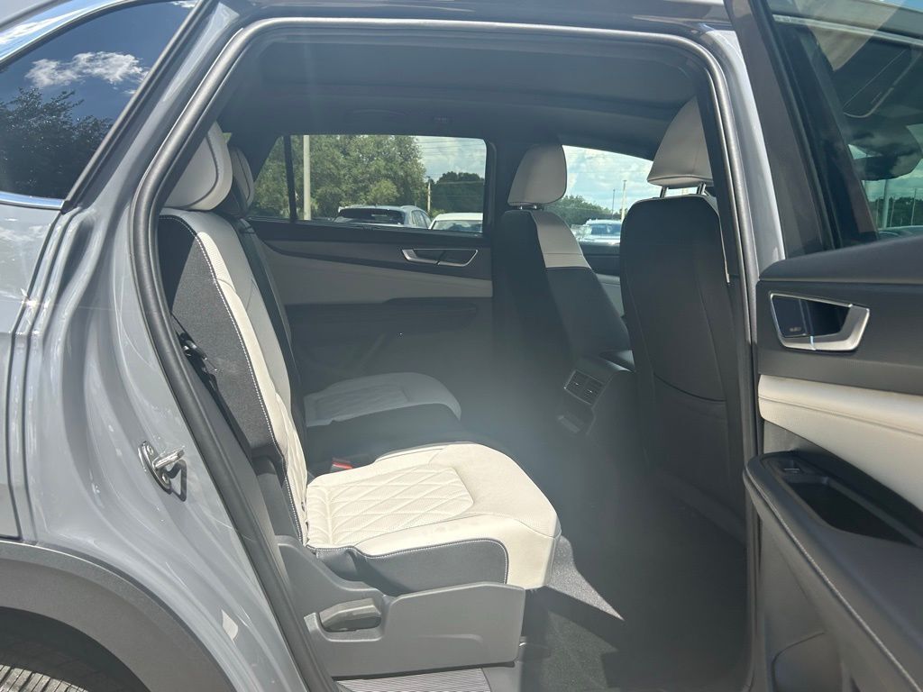 2025 Volkswagen Atlas Cross Sport 2.0T SEL Premium R-Line Tampa FL