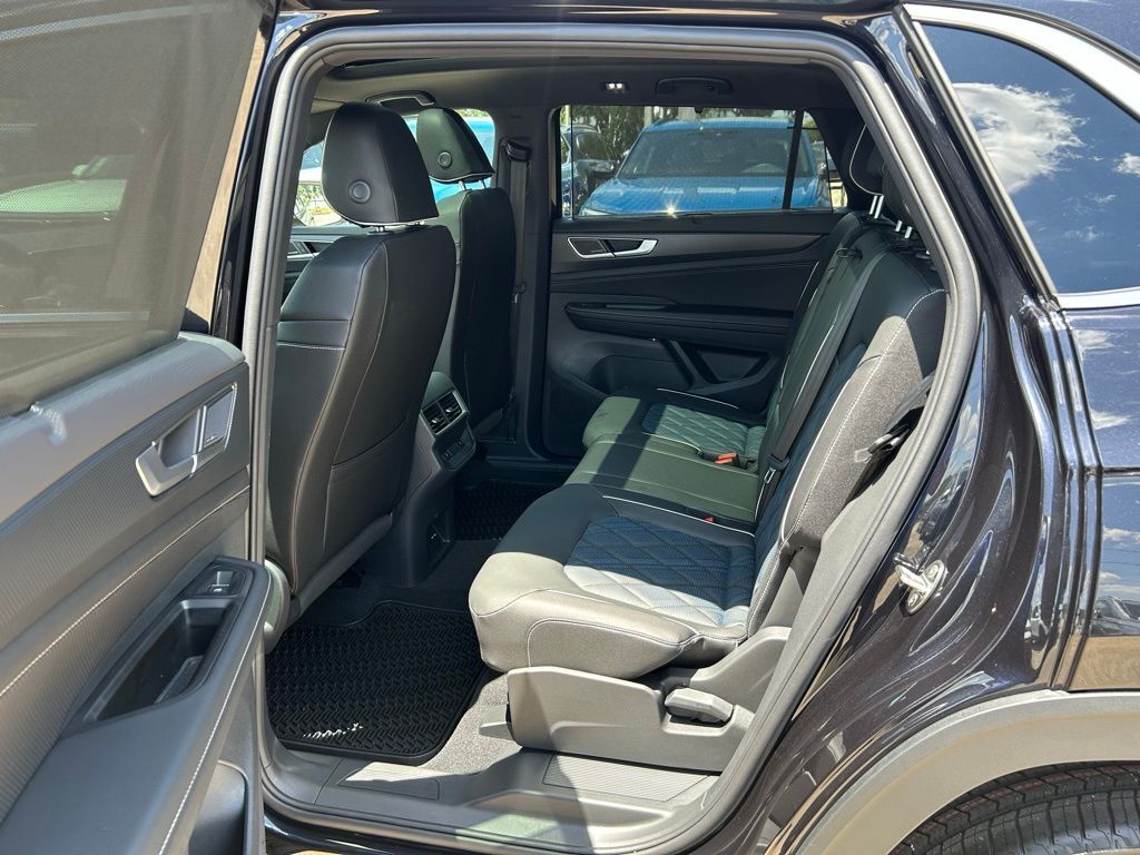 2025 Volkswagen Atlas Cross Sport 2.0T SEL Premium R-Line Tampa FL