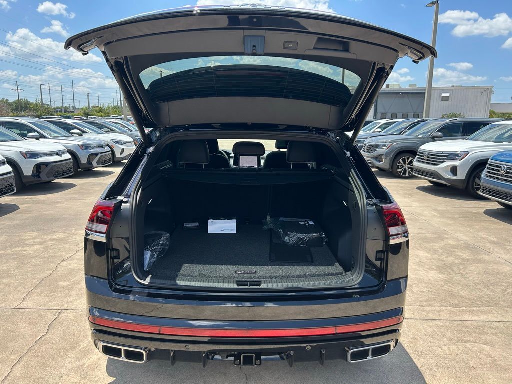 2025 Volkswagen Atlas Cross Sport 2.0T SEL Premium R-Line Tampa FL