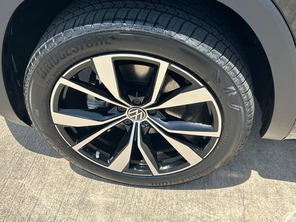 2025 Volkswagen Atlas Cross Sport 2.0T SEL Premium R-Line Tampa FL