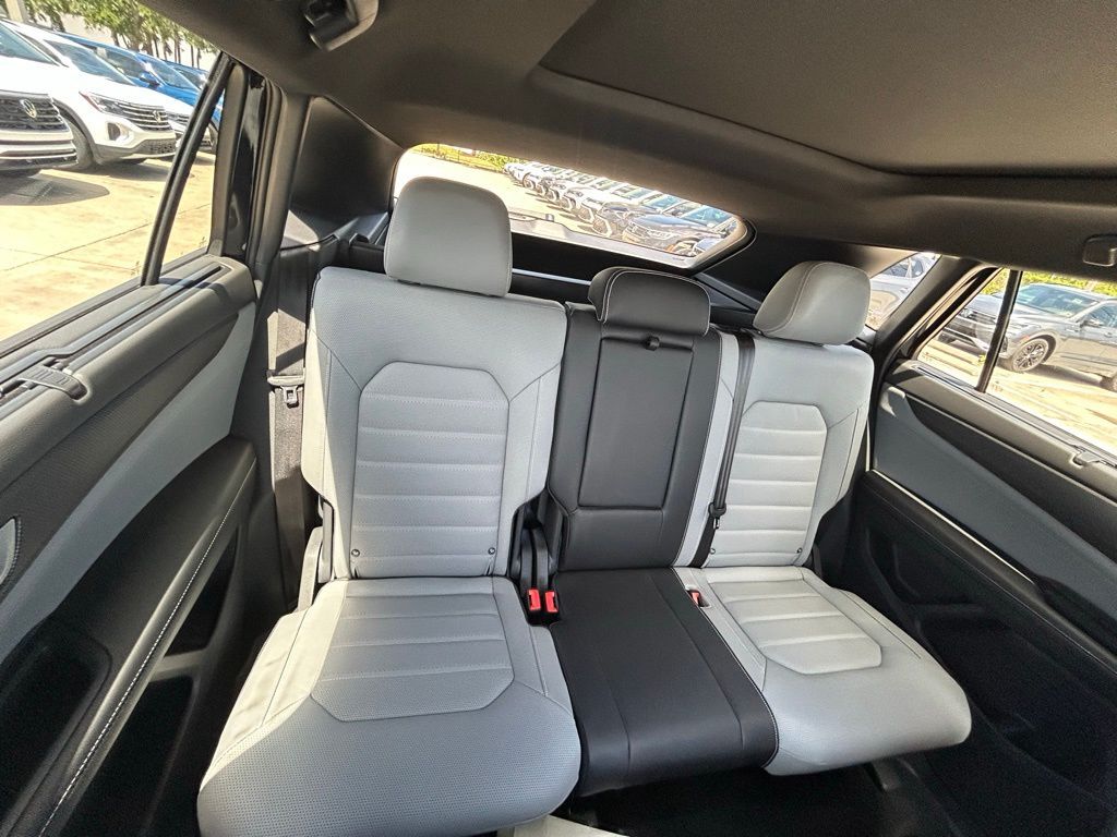 2025 Volkswagen Atlas Cross Sport 2.0T SEL R-Line Black Tampa FL