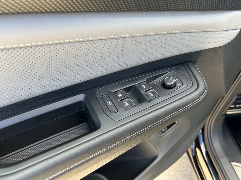 2025 Volkswagen Atlas Cross Sport 2.0T SEL R-Line Black Tampa FL