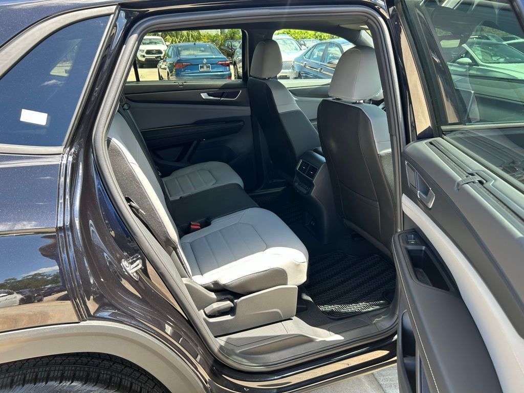 2025 Volkswagen Atlas Cross Sport 2.0T SEL R-Line Black Tampa FL