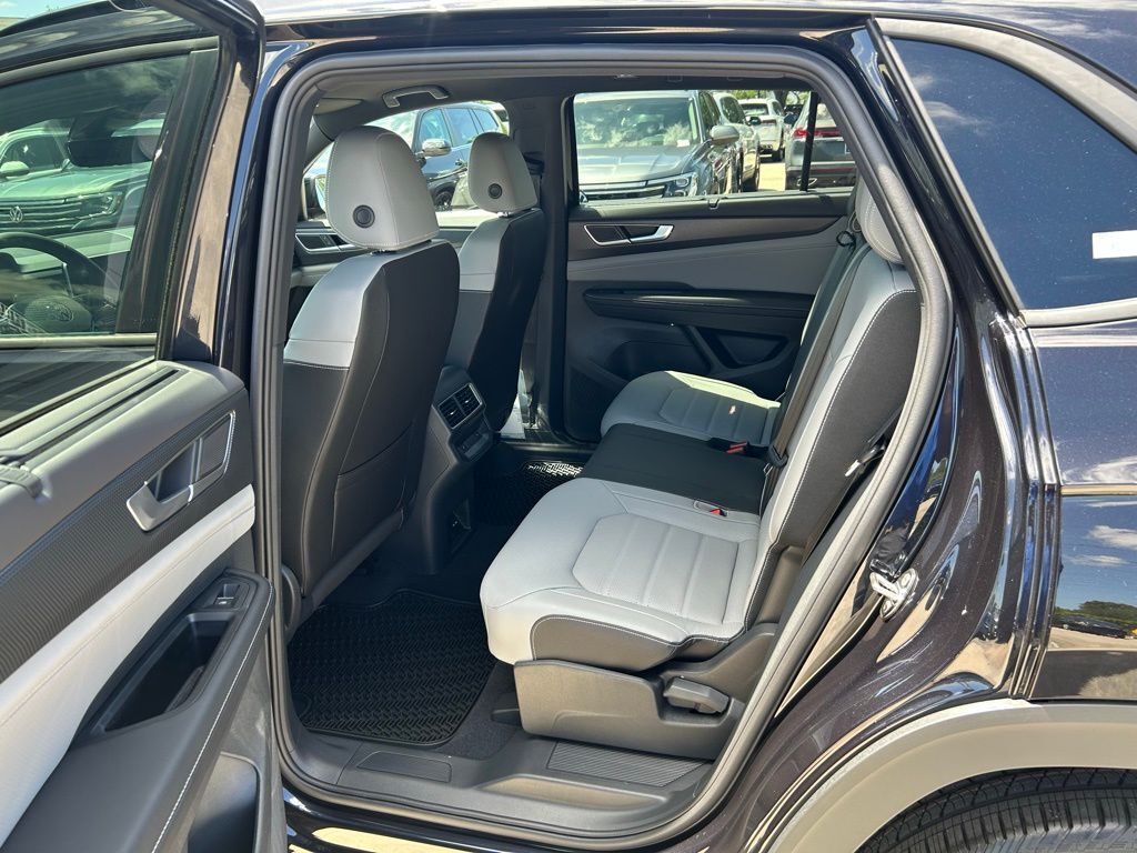 2025 Volkswagen Atlas Cross Sport 2.0T SEL R-Line Black Tampa FL