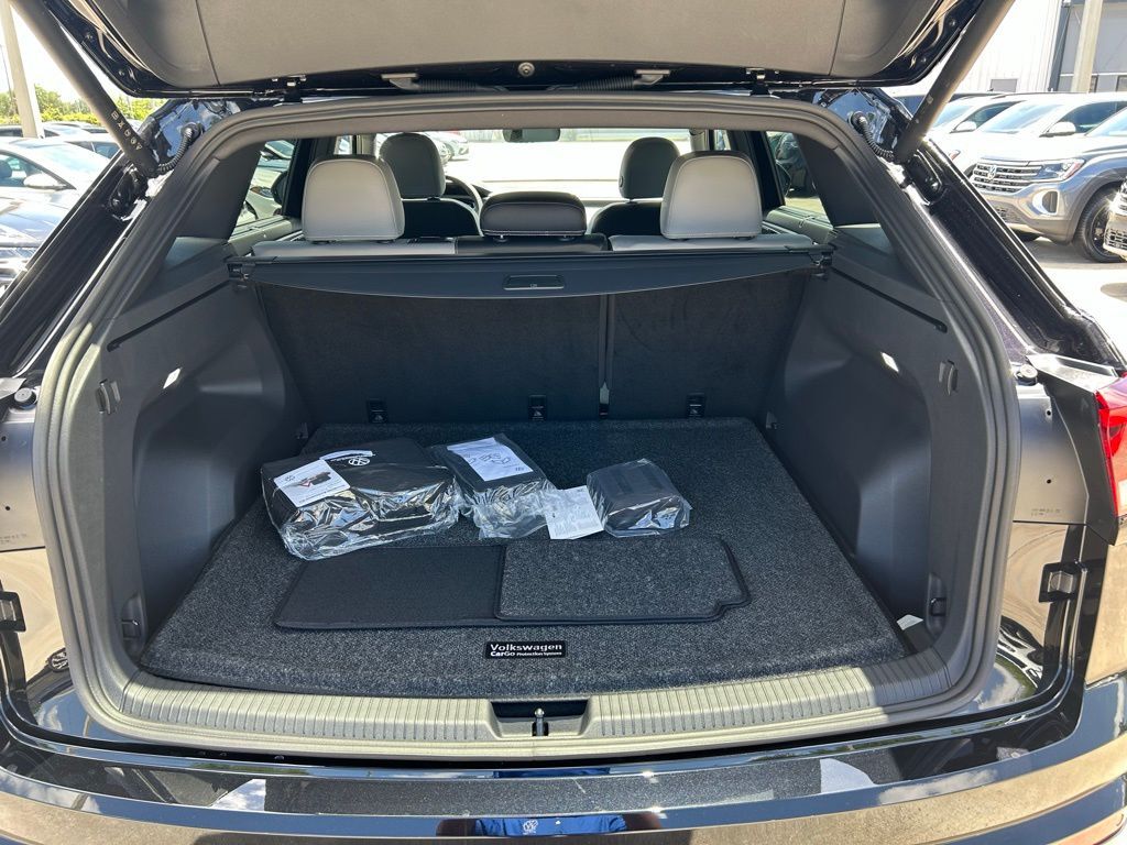 2025 Volkswagen Atlas Cross Sport 2.0T SEL R-Line Black Tampa FL