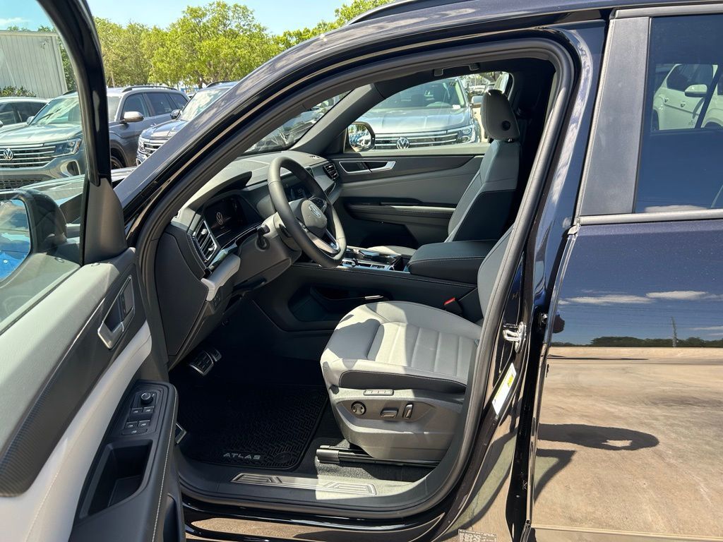 2025 Volkswagen Atlas Cross Sport 2.0T SEL R-Line Black Tampa FL