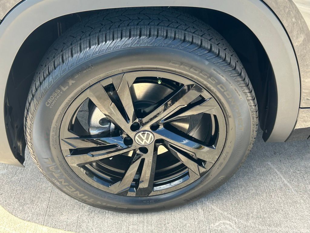 2025 Volkswagen Atlas Cross Sport 2.0T SEL R-Line Black Tampa FL