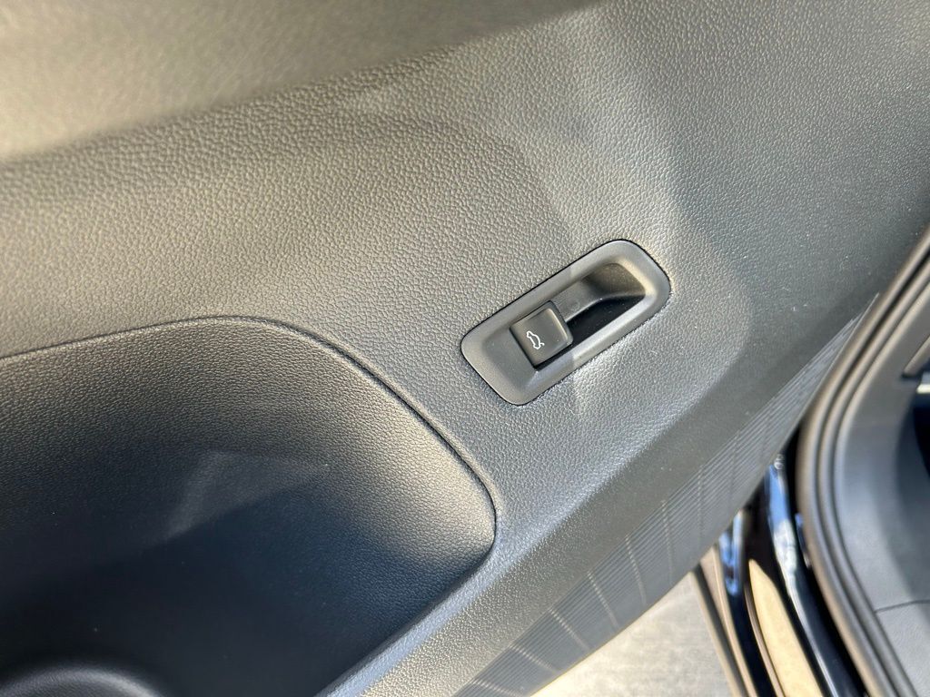 2025 Volkswagen Atlas Cross Sport 2.0T SEL R-Line Black Tampa FL