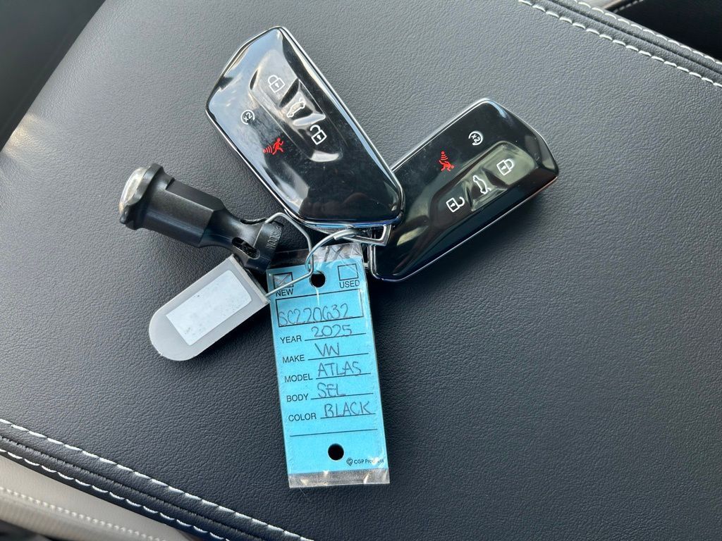 2025 Volkswagen Atlas Cross Sport 2.0T SEL R-Line Black Tampa FL