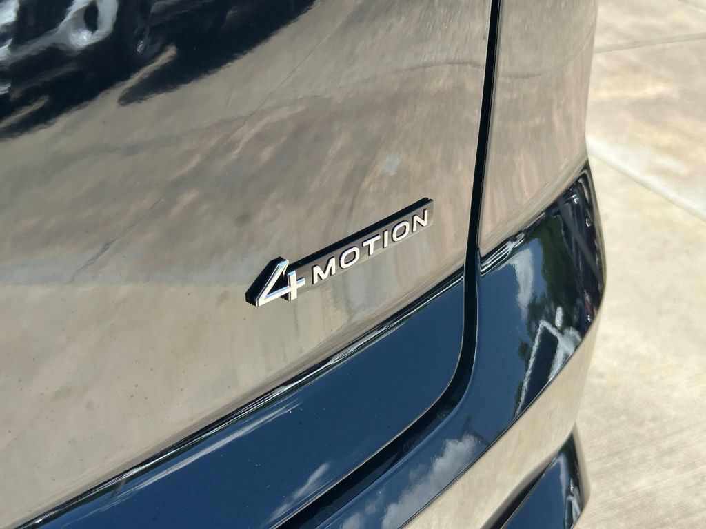 2025 Volkswagen Atlas Cross Sport 2.0T SEL R-Line Black Tampa FL