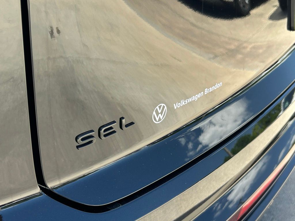 2025 Volkswagen Atlas Cross Sport 2.0T SEL R-Line Black Tampa FL