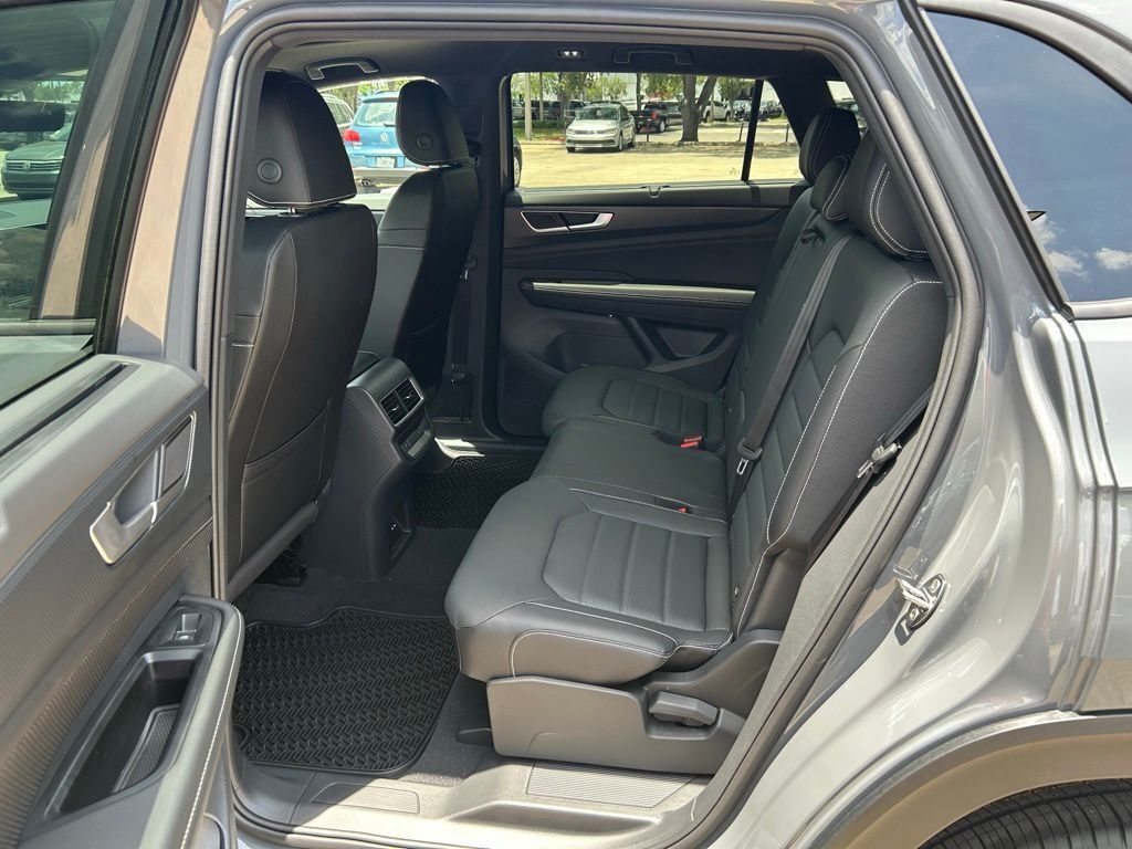 2025 Volkswagen Atlas Cross Sport 2.0T SEL R-Line Tampa FL