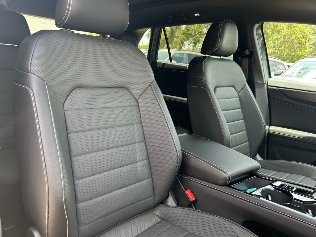 2025 Volkswagen Atlas Cross Sport 2.0T SEL R-Line Tampa FL