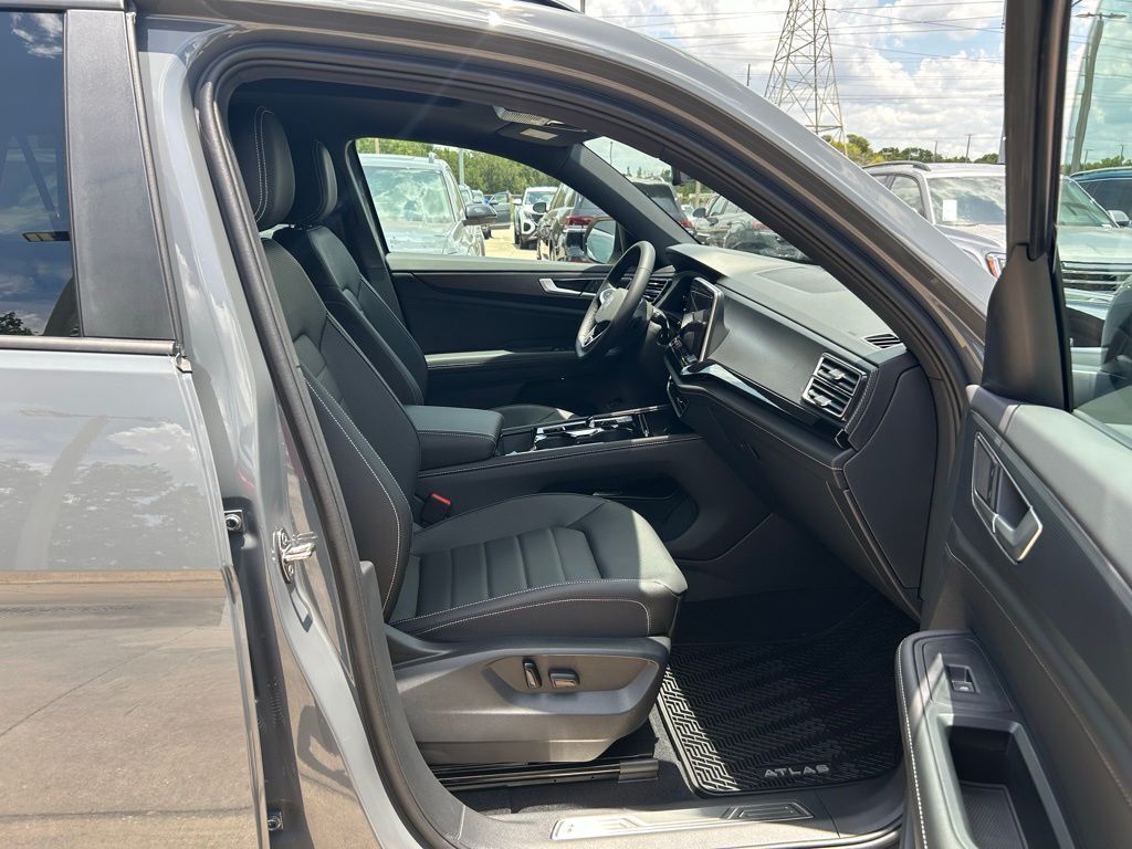 2025 Volkswagen Atlas Cross Sport 2.0T SEL R-Line Tampa FL
