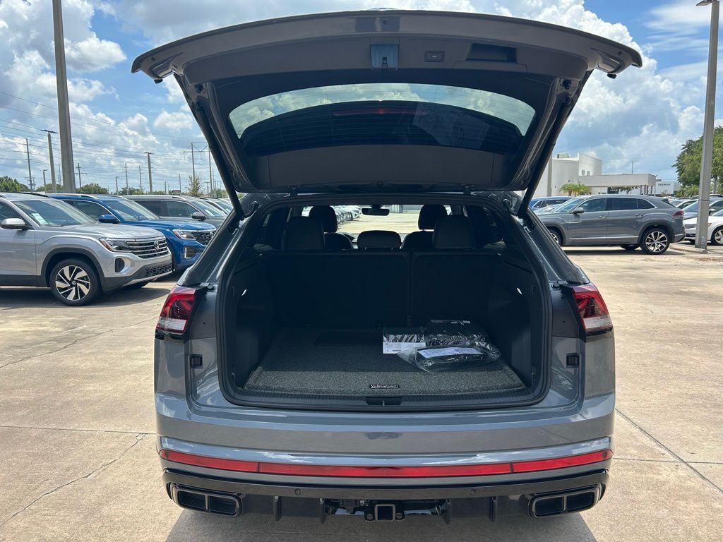 2025 Volkswagen Atlas Cross Sport 2.0T SEL R-Line Tampa FL