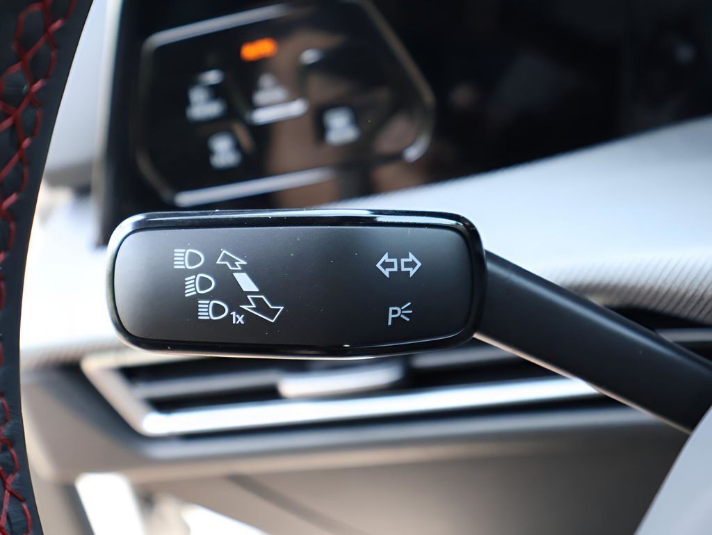 2025 Volkswagen Golf GTI 2.0T SE