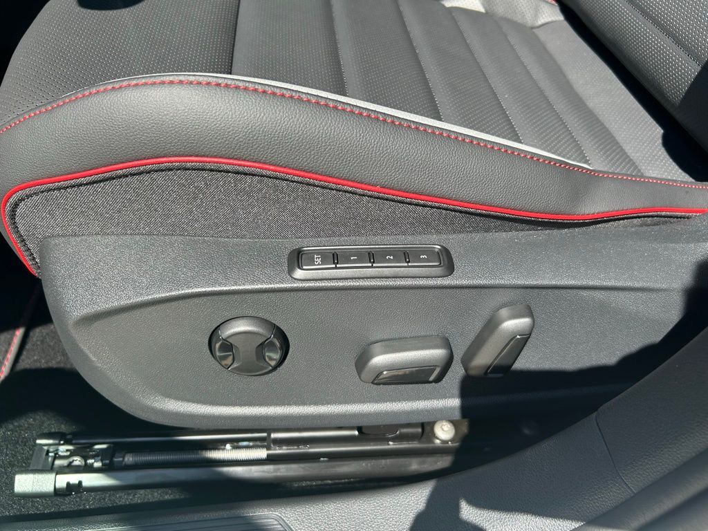 2025 Volkswagen Golf GTI 2.0T SE Tampa FL