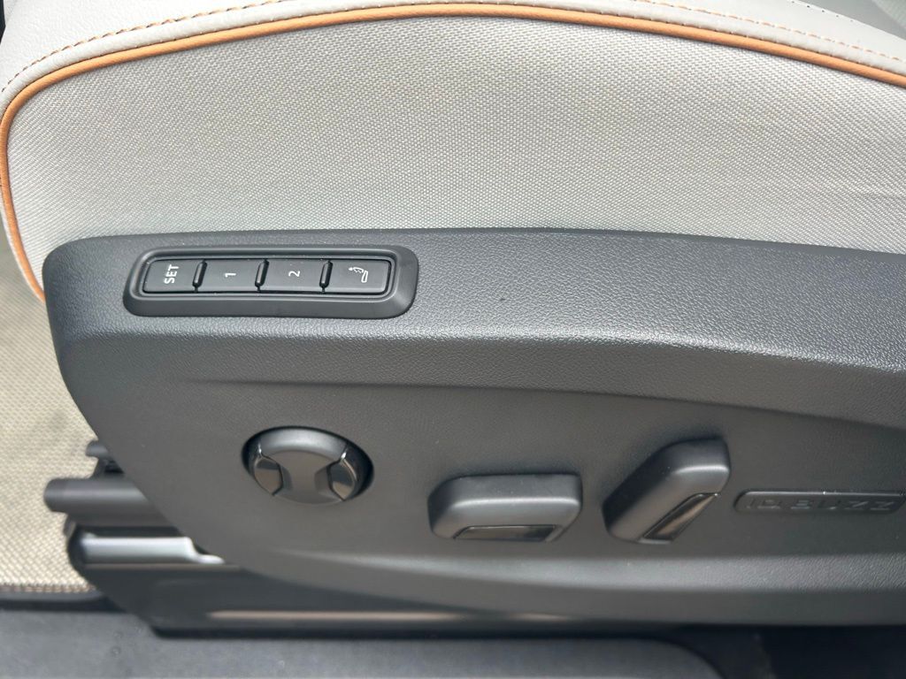 2025 Volkswagen ID. Buzz Tampa FL