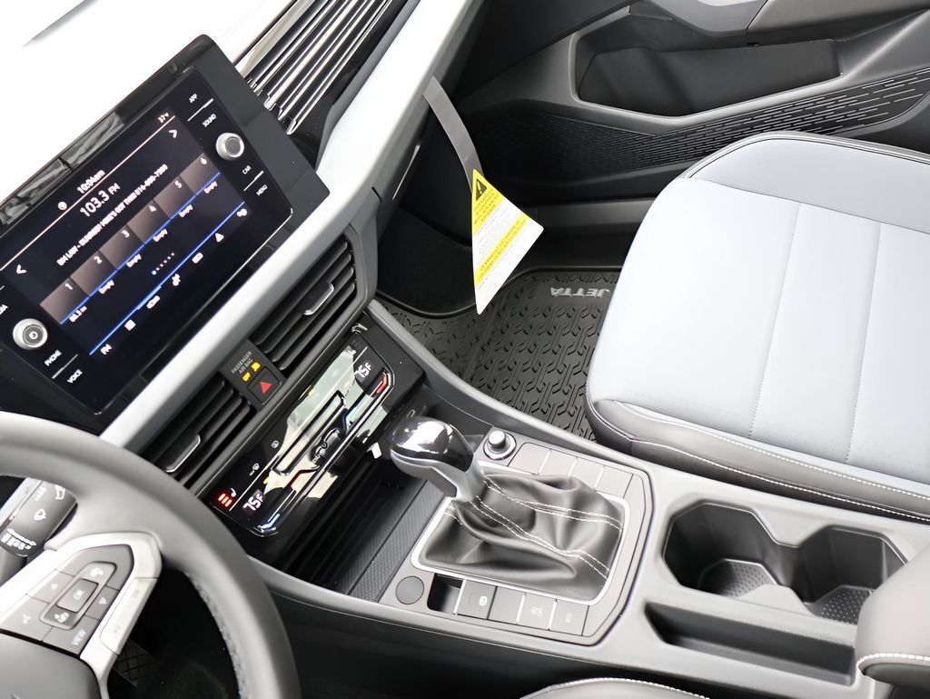 2025 Volkswagen Jetta 1.5T SE