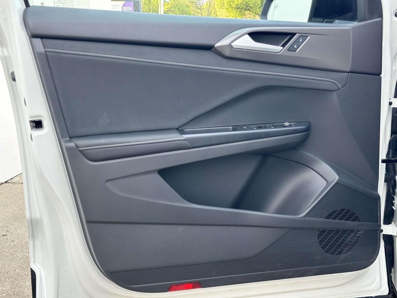 2025 Volkswagen Taos 1.5T SE Black Woodbridge VA