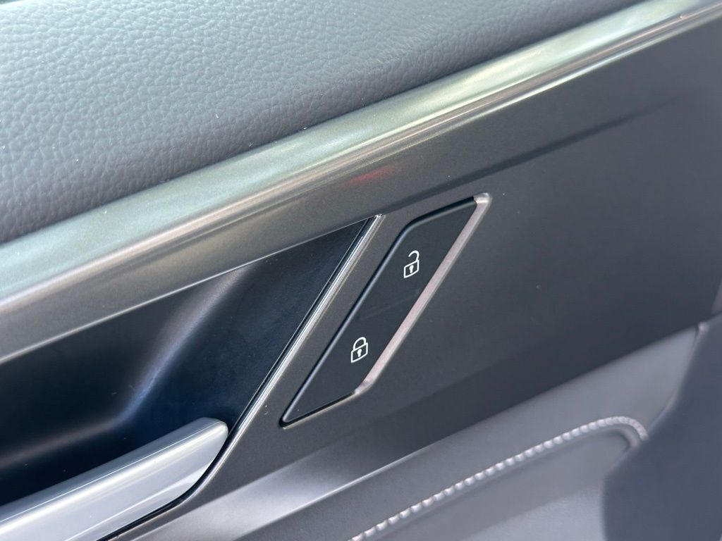 2025 Volkswagen Taos 1.5T SE Black Tampa FL