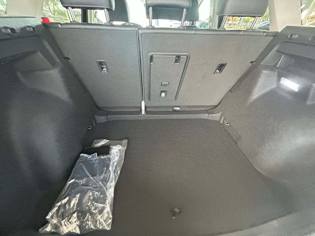 2025 Volkswagen Taos 1.5T SE Black Tampa FL