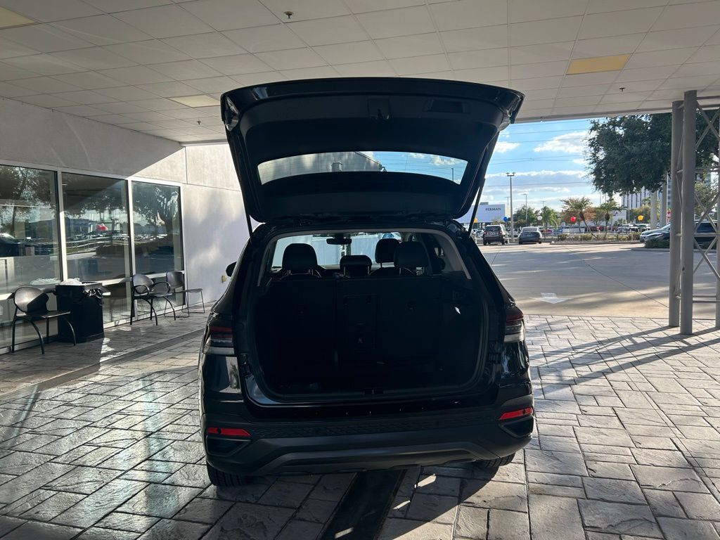 2025 Volkswagen Taos 1.5T SE Black Tampa FL