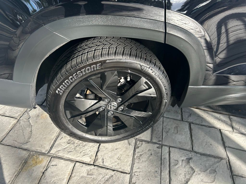 2025 Volkswagen Taos 1.5T SE Black Tampa FL