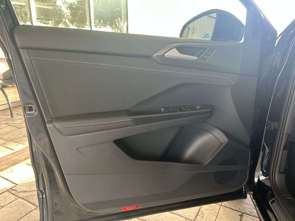 2025 Volkswagen Taos 1.5T SE Black Tampa FL