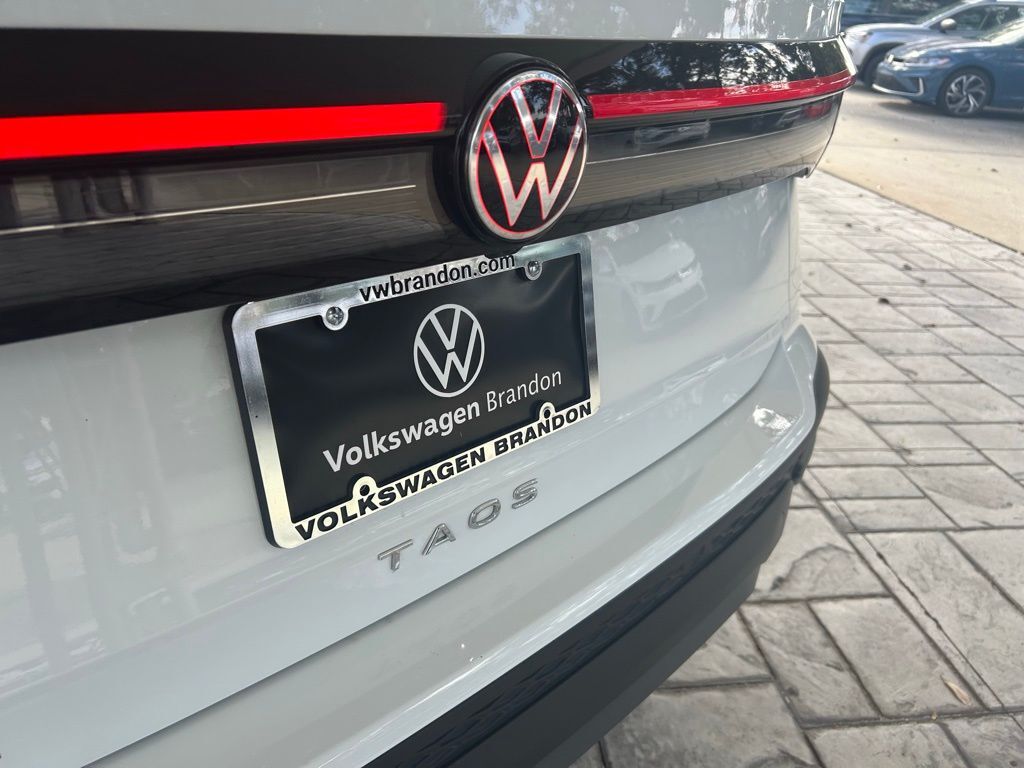 2025 Volkswagen Taos 1.5T SE Black Tampa FL