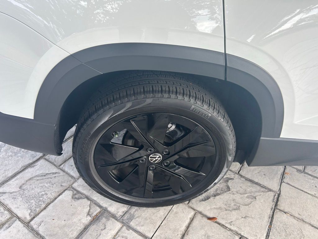 2025 Volkswagen Taos 1.5T SE Black Tampa FL