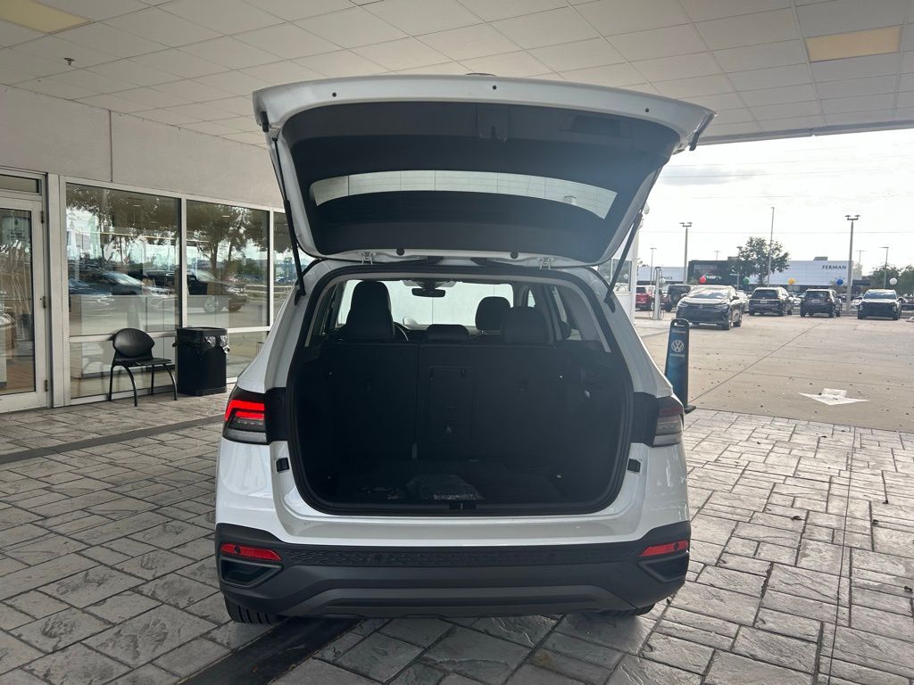 2025 Volkswagen Taos 1.5T SE Black Tampa FL