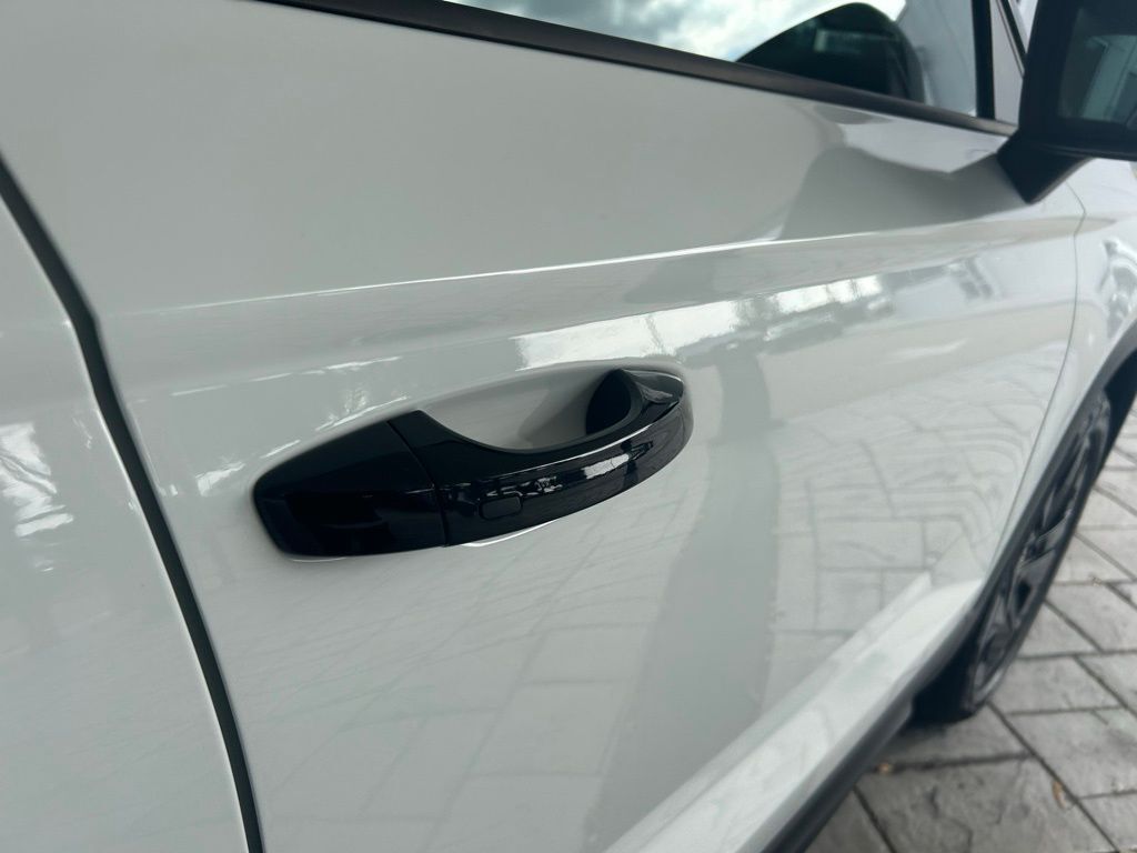 2025 Volkswagen Taos 1.5T SE Black Tampa FL