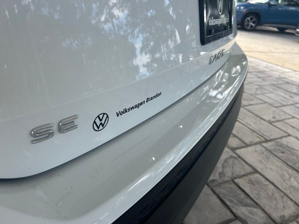 2025 Volkswagen Taos 1.5T SE Black Tampa FL
