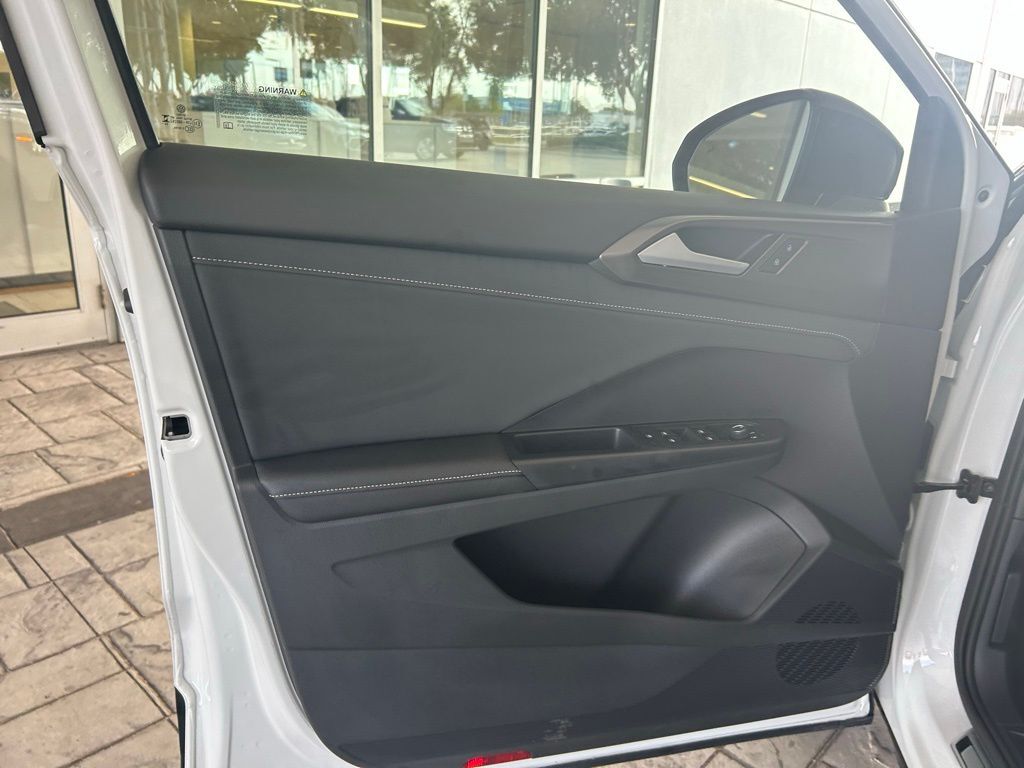 2025 Volkswagen Taos 1.5T SE Black Tampa FL