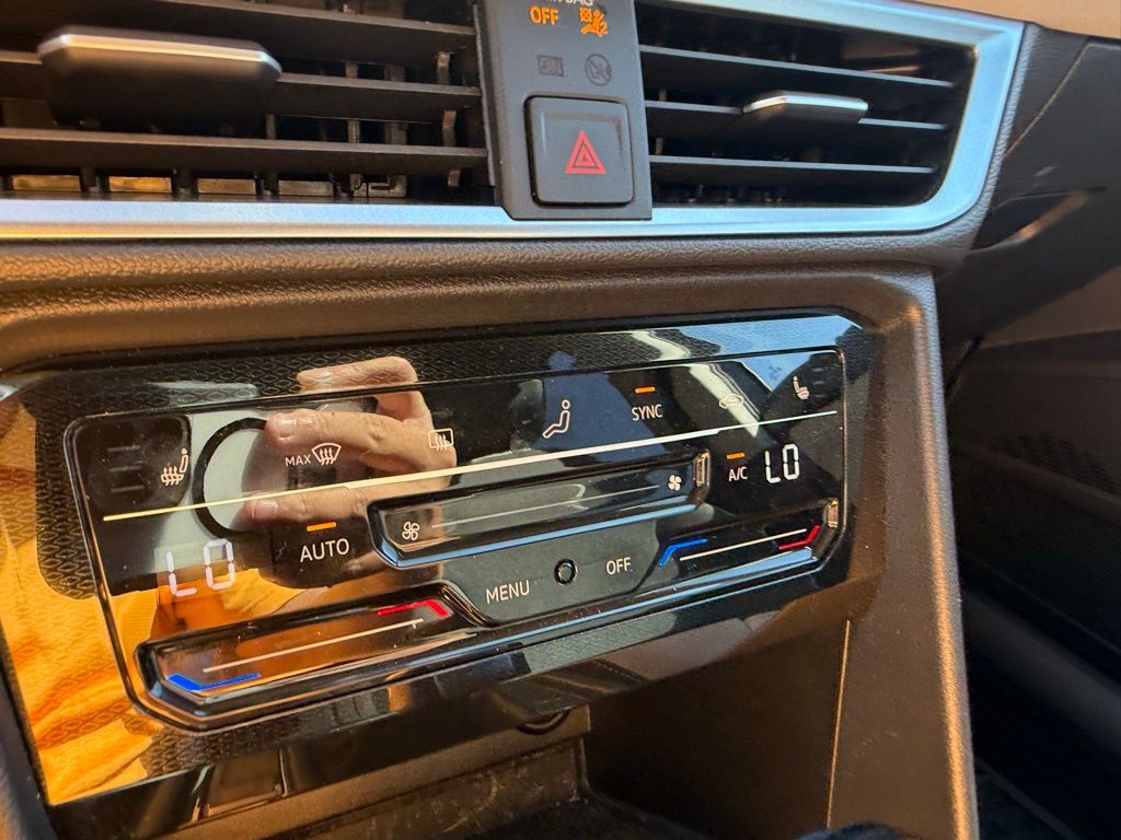 2025 Volkswagen Taos 1.5T SE
